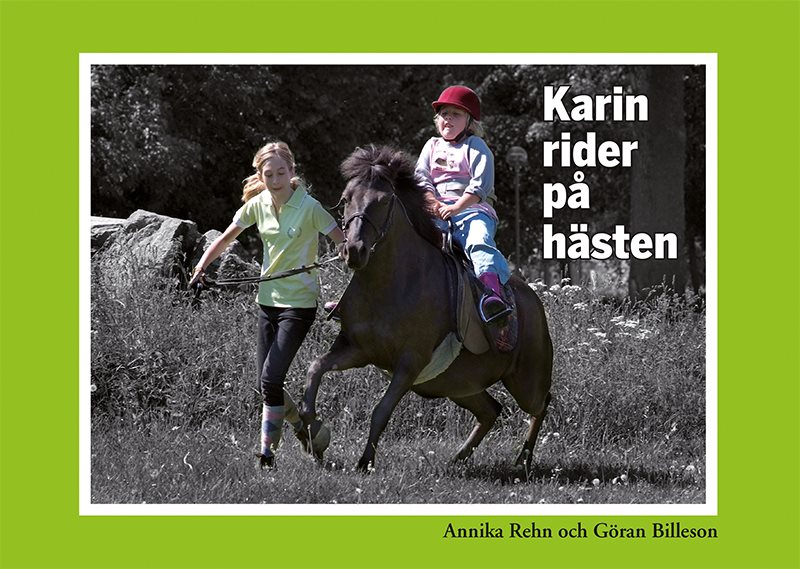 Karin rider på hästen