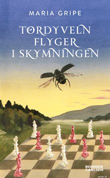 Tordyveln flyger i skymningen